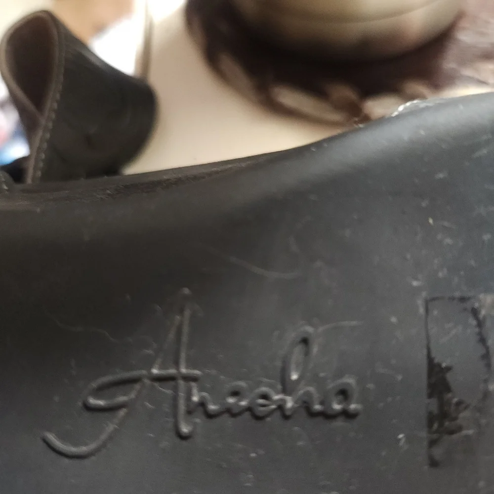 Anesha Leather Embossed Black Strap Sandles W EU 39 - Picture 4 of 6